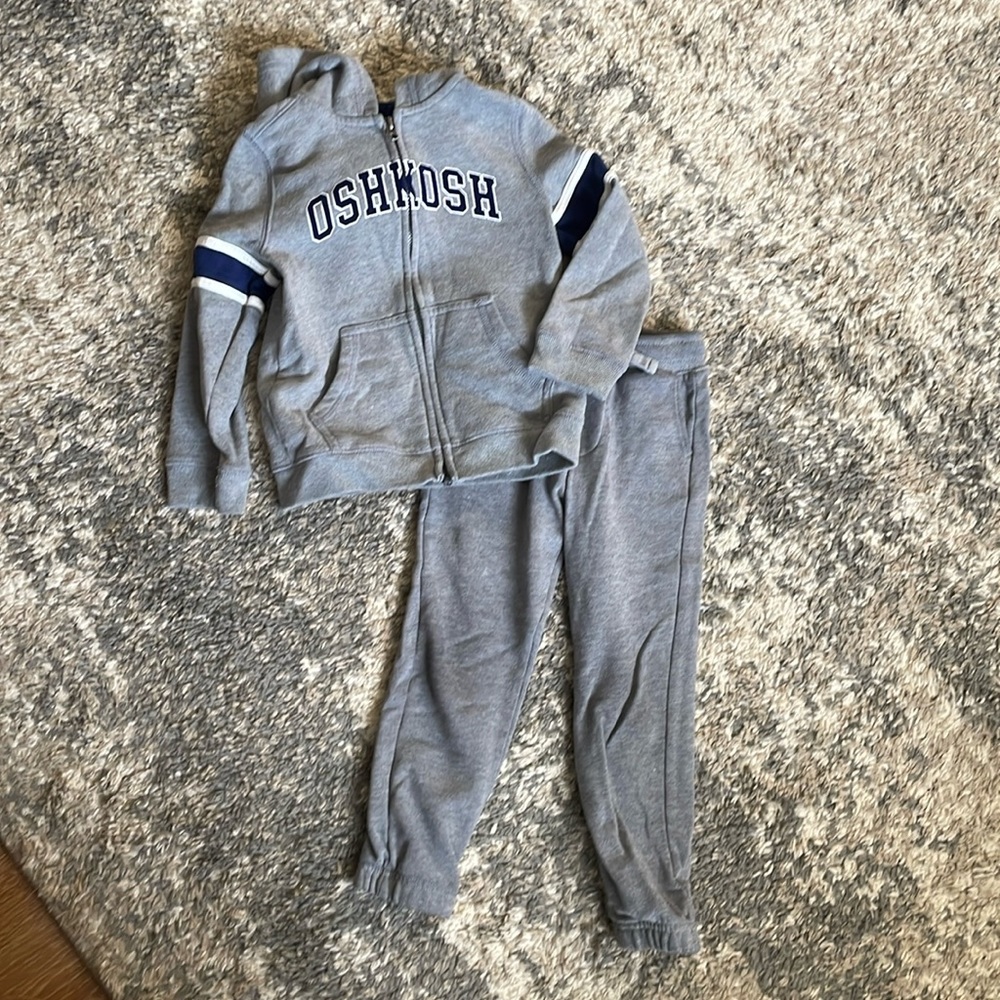 SOLD Osh Kosh Boys Sweatsuit Set size 5T